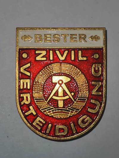 韵星假日拍卖第三十期 -- Rimey Holidays Auction 30 - 民主德国民防优秀服务证章