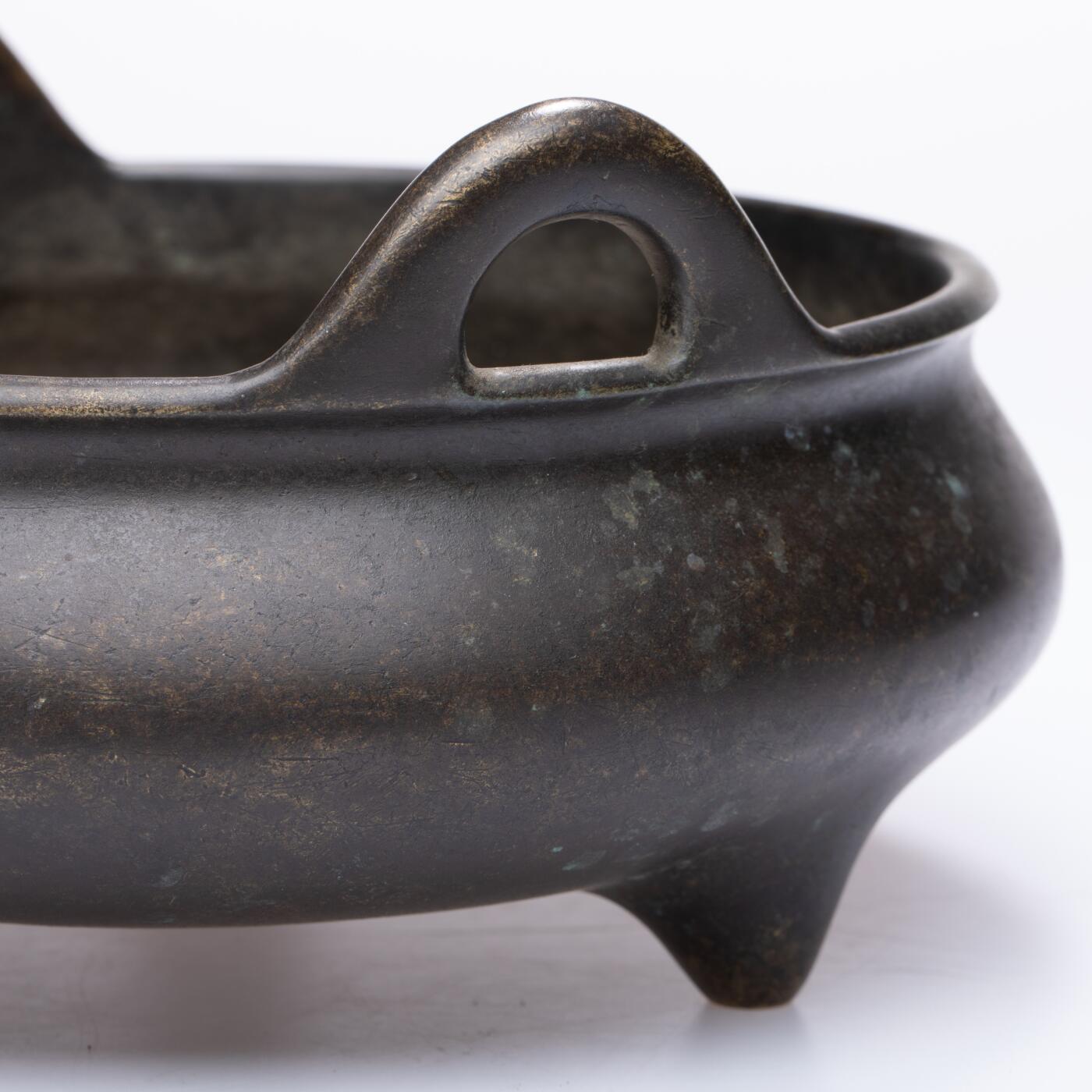 日本大阪雅和auction 2025金秋競賣會第一期 乾隆甲子款 古銅雙耳香爐 尺寸:W:22 H:11cm