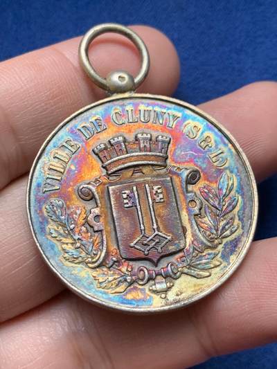 《竞宝斋》第435场 周日，周一2场连拍 （全场包邮） - 1880年法国克吕尼音乐节银质奖牌 带环重约17.55克 36.6mm