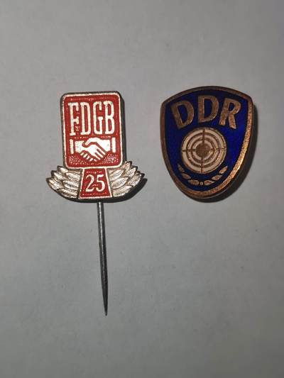 韵星假日拍卖第三十期 -- Rimey Holidays Auction 30 - 民主德国工会服务二十五周年插针与人民军射击证章一组