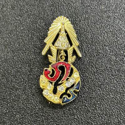 西秦中古拍卖第六十四期 -  泰国泰皇拉玛九世国王徽记纪念章 有瑕疵 镶钻版