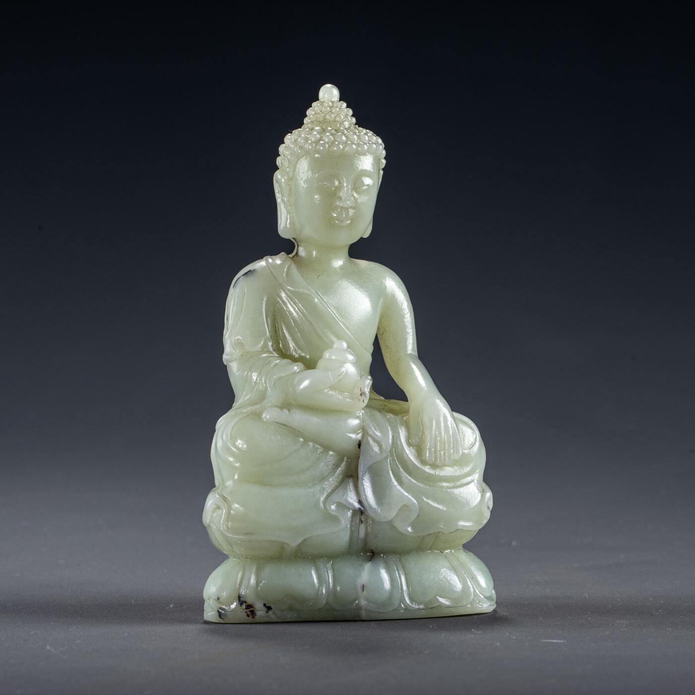 日本大阪雅和auction 2025金秋競賣會第一期 清 白玉釋迦摩尼坐像 尺寸:W:7 H:12.5cm 備註:盒付