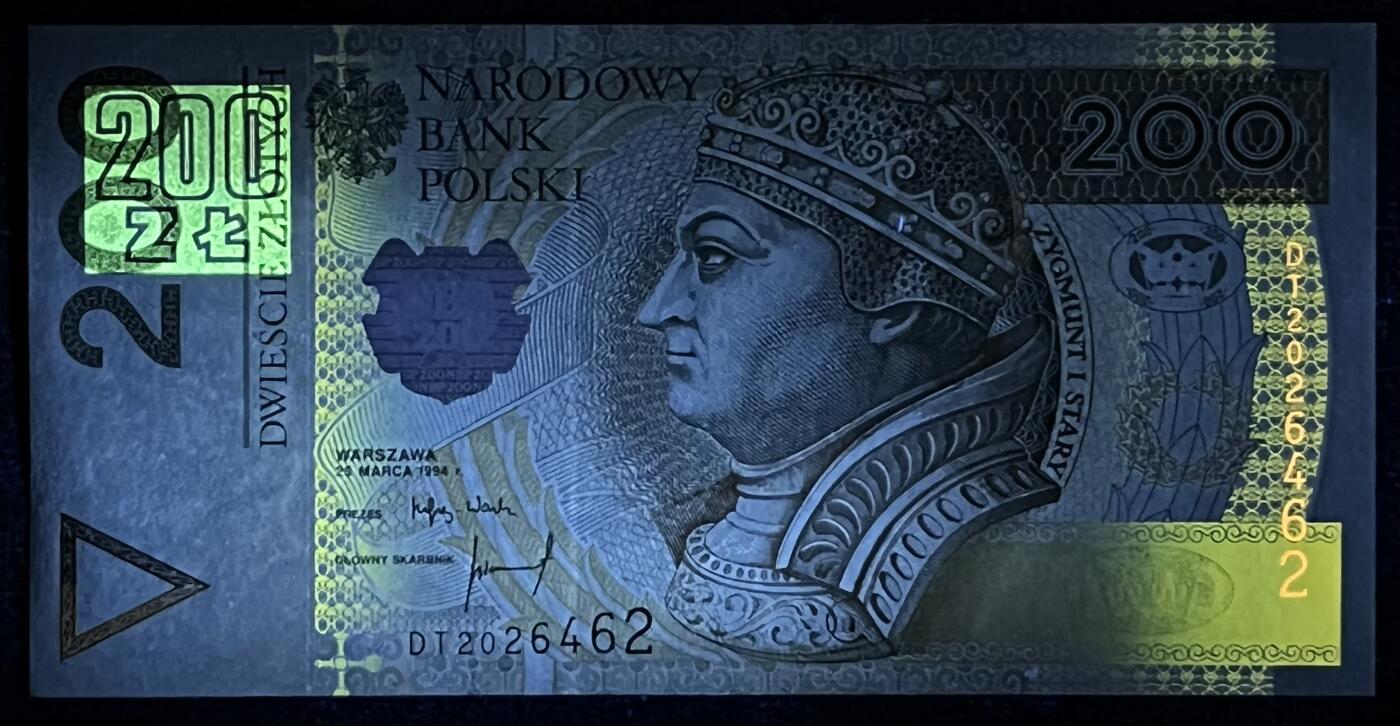 小福收藏拍卖第197期 裸钞场 本期有多张豹子号靓号 百慕大03年50元纪念钞百位号 马来亚和英属婆罗洲开国第一张纸币大冠女王 马来亚 41年1元英王乔六 法属太平洋10000法郎 捷克1000克朗纪念钞千位号  卢森堡 1000法郎  萨尔瓦多样钞 匈牙利 法罗群岛 危地马拉等多国精美纸币