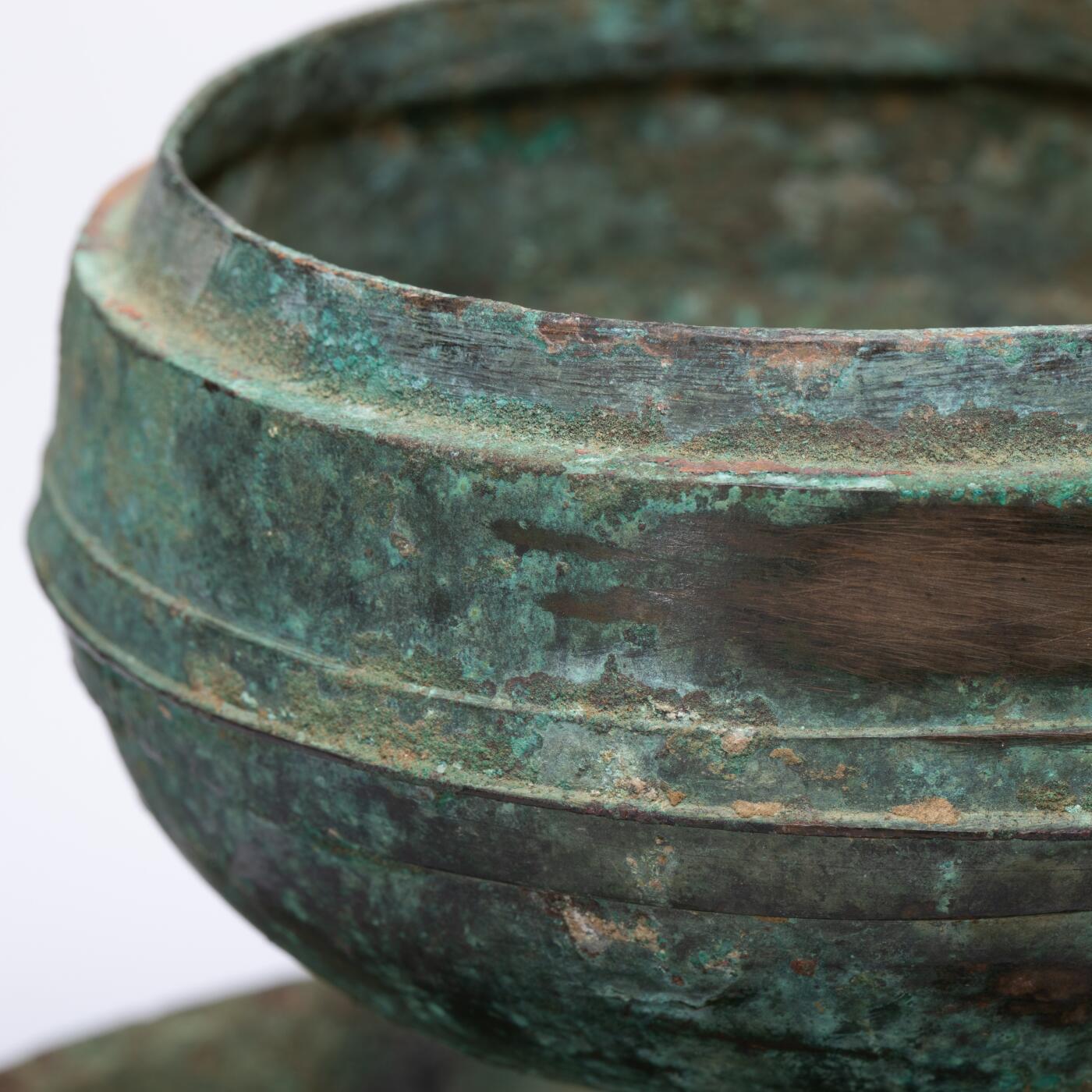 日本大阪雅和auction 2025金秋競賣會第一期 漢 青銅香薰 尺寸:D:20 H:16cm 備註:木箱