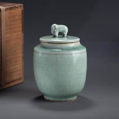 日本大阪雅和auction 2025金秋競賣會第一期 - 南宋 龍泉窯象耳瓶 尺寸:D:10 H:14cm 備註:木箱