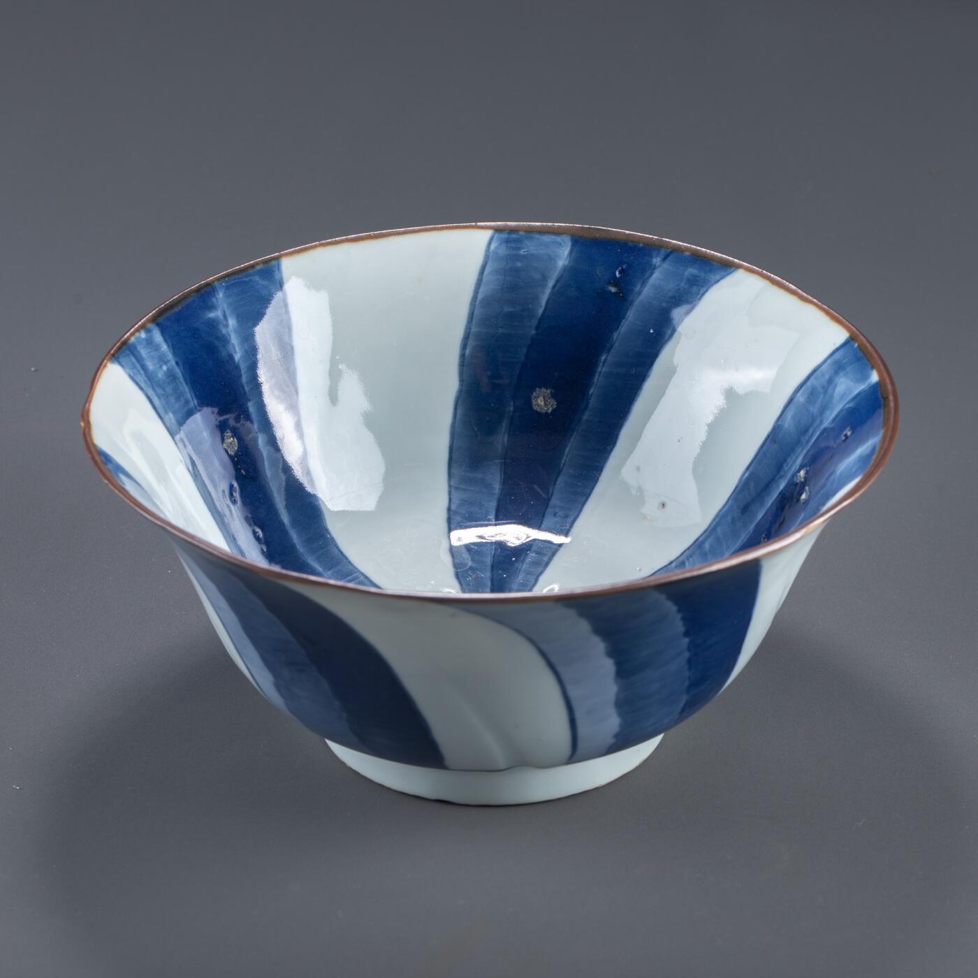 日本大阪雅和auction 2025金秋競賣會第一期 明嘉靖 青花輪花大碗 尺寸:D:22 H:10cm