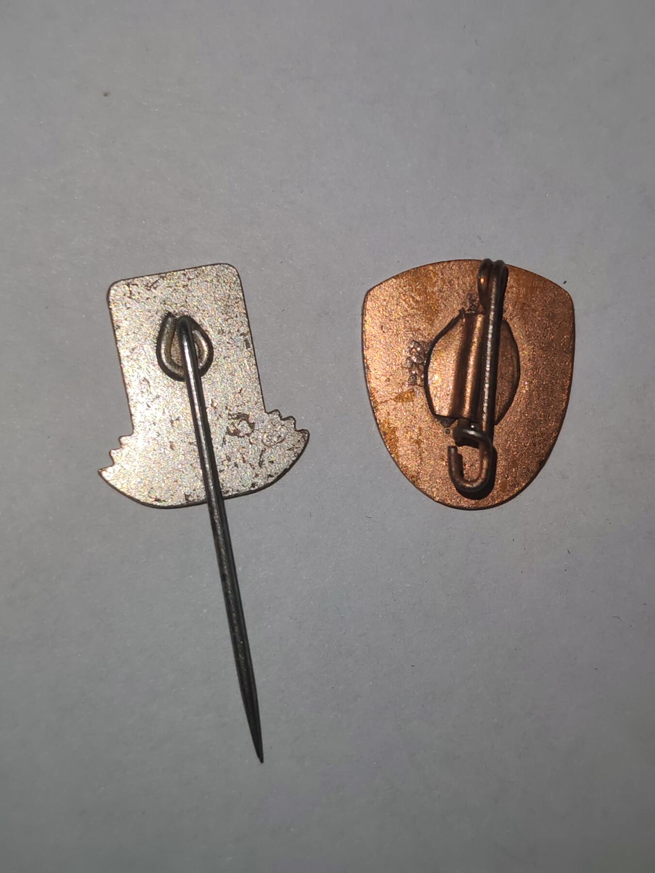 韵星假日拍卖第三十期 -- Rimey Holidays Auction 30 民主德国工会服务二十五周年插针与人民军射击证章一组