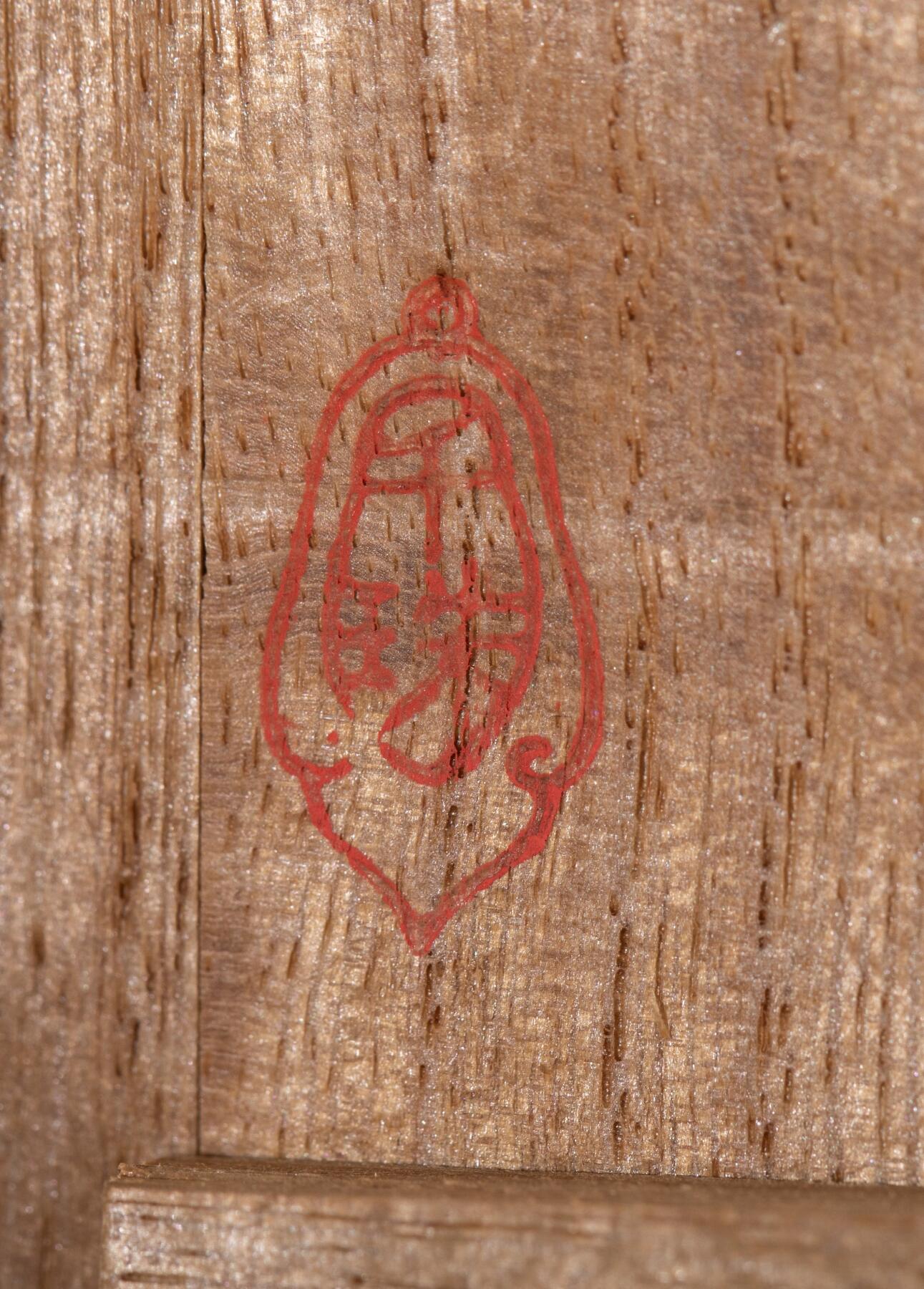 日本大阪雅和auction 2025金秋競賣會第一期 清 仿生釉海螺形筆舔 尺寸:W:7 H:1cm 備註:木箱,底座