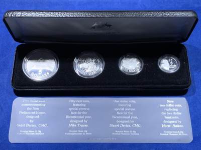 《竞宝斋》第435场 周日，周一2场连拍 （全场包邮） - 1988年澳大利亚建国200年银币套 带原盒 73.71克，925银，白银价近700，