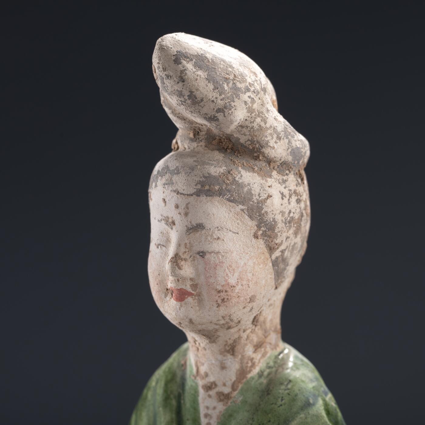 日本大阪雅和auction 2025金秋競賣會第一期 唐 三彩婦人佣 一對 尺寸:W:5 H:23 x2cm