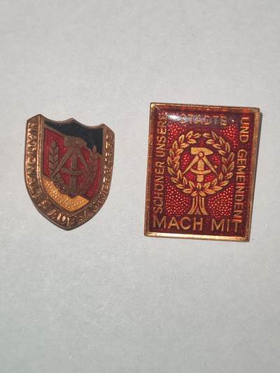 韵星假日拍卖第三十期 -- Rimey Holidays Auction 30 - 民主德国国家建设证章与市政证章一组