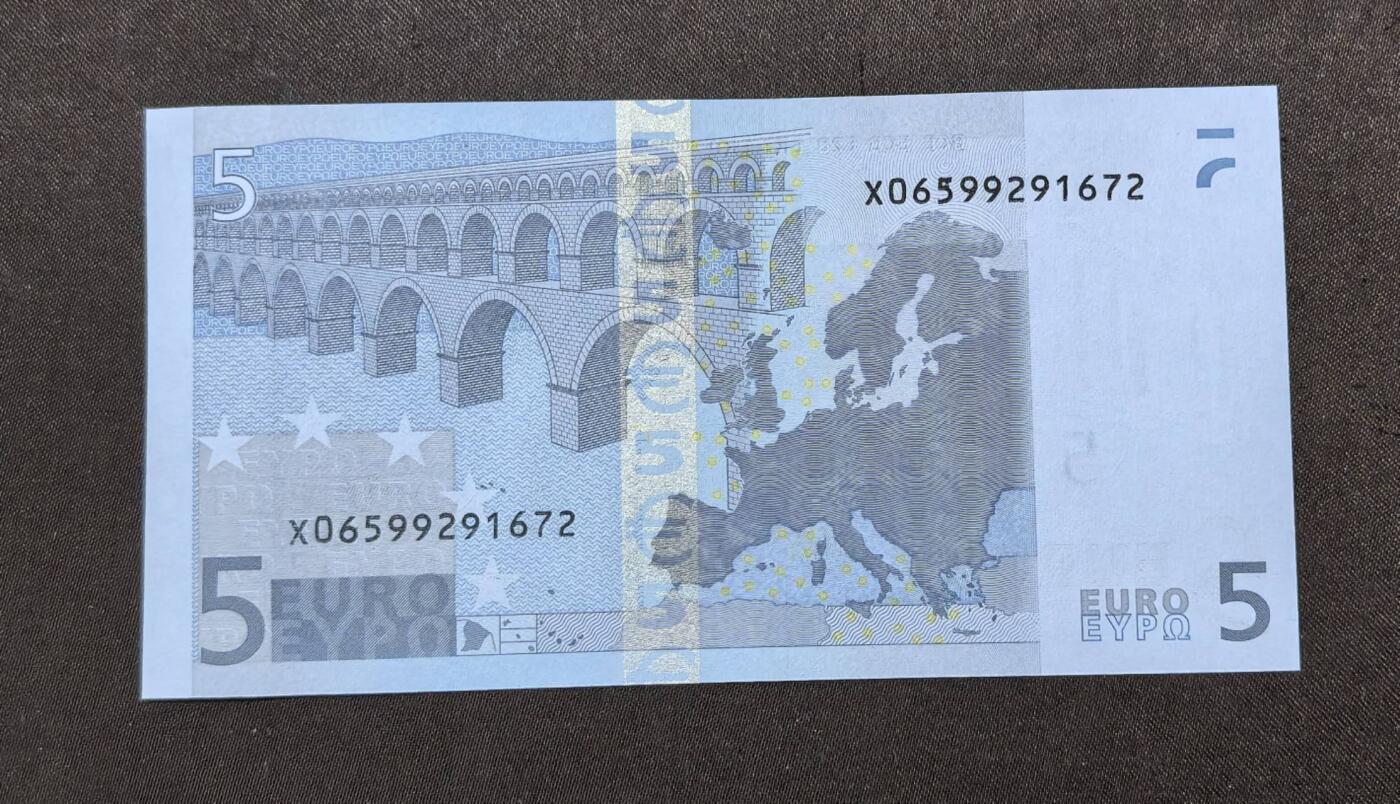 北京马甸外国币专卖第146期，外国纸币币专场，陆续上拍，欢迎关注 2002年德国首版一签5欧元纸币全新