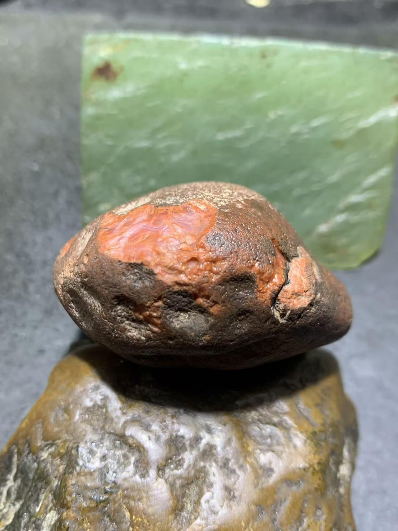 精美铁红皮开窗料南红玛瑙原石一颗，