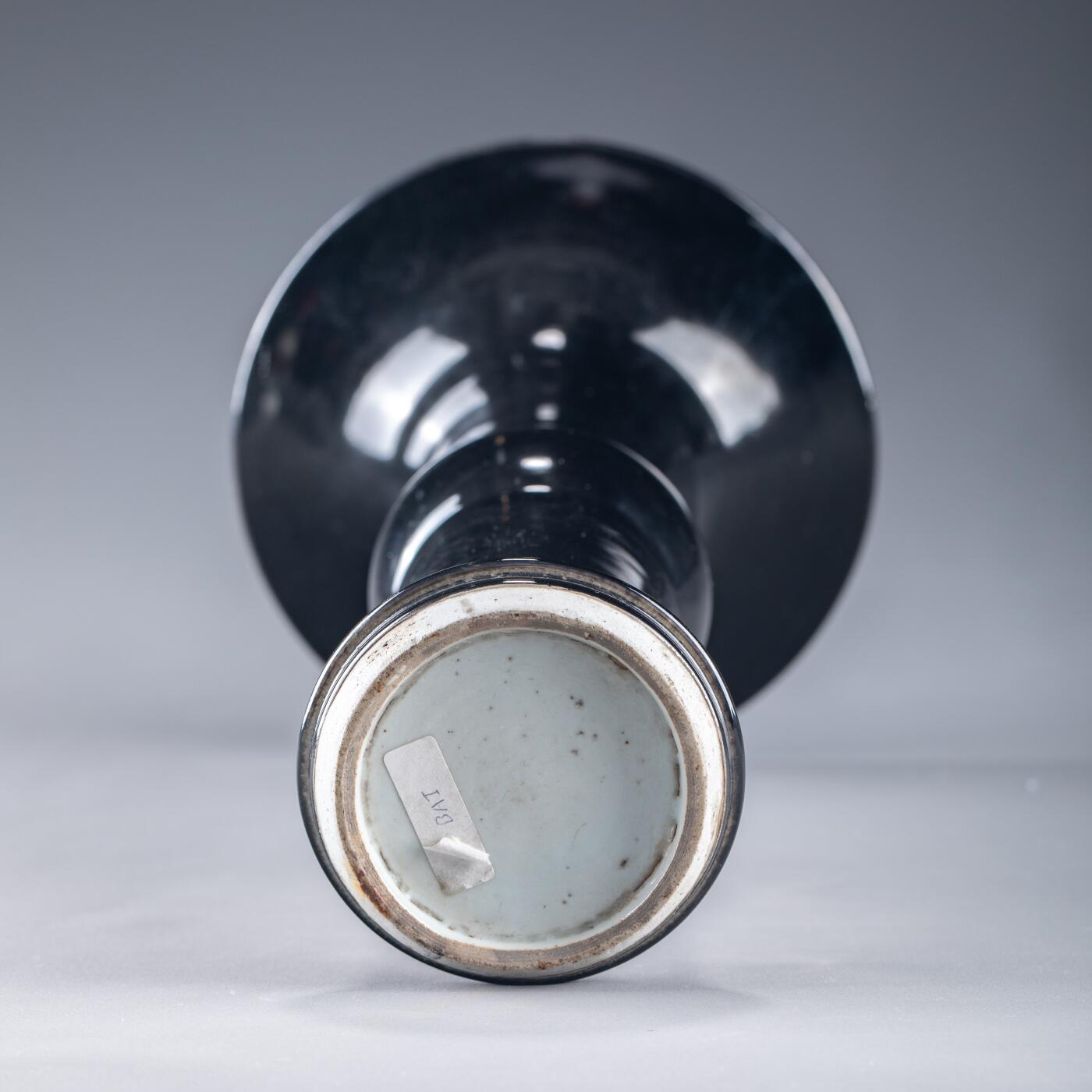 日本大阪雅和auction 2025金秋競賣會第一期 清 黑釉花觚 尺寸:W:19 H:31cm