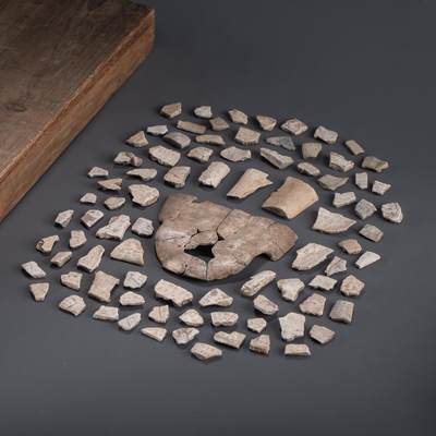 日本大阪雅和auction 2025金秋競賣會第一期 - 甲骨文 一組86點 尺寸:尺寸不一 備註:木箱