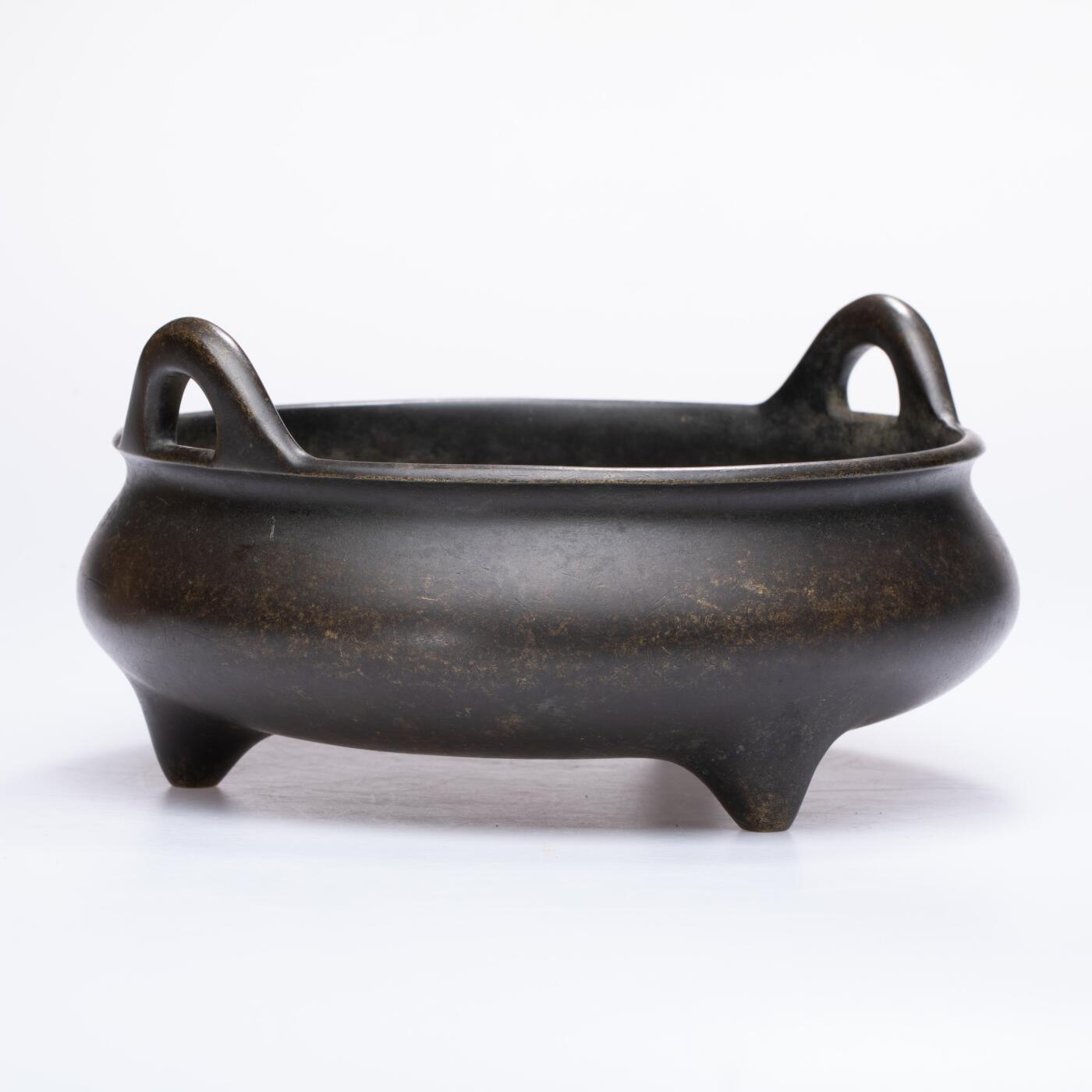 日本大阪雅和auction 2025金秋競賣會第一期 乾隆甲子款 古銅雙耳香爐 尺寸:W:22 H:11cm