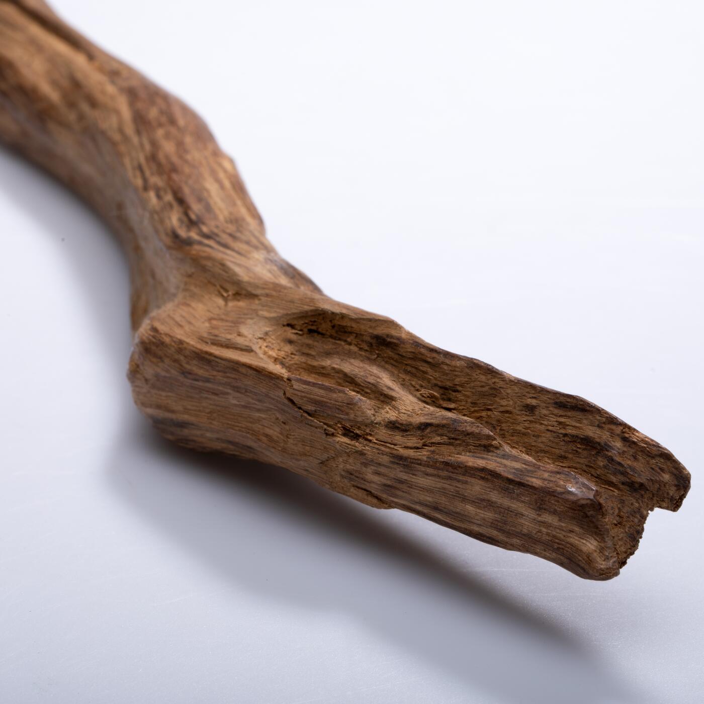 日本大阪雅和auction 2025金秋競賣會第一期 松隠軒 志野流/御家流 伽羅沈香 尺寸:重:79g 備註:木箱