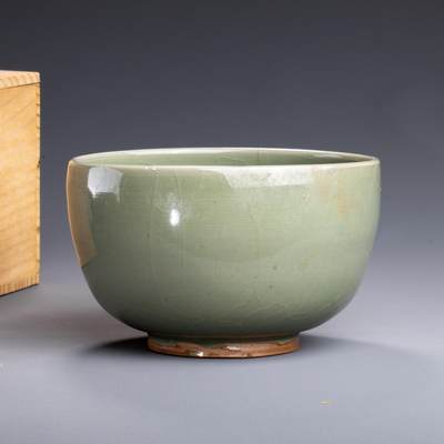 日本大阪雅和auction 2025金秋競賣會第一期 - 宋 東溝窯青瓷鉢 尺寸:D:15.5 H:10cm 備註:木箱