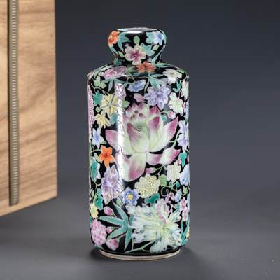 日本大阪雅和auction 2025金秋競賣會第一期 - 清 百花不落地瓶 尺寸:W:6.5 H:15cm 備註:木箱