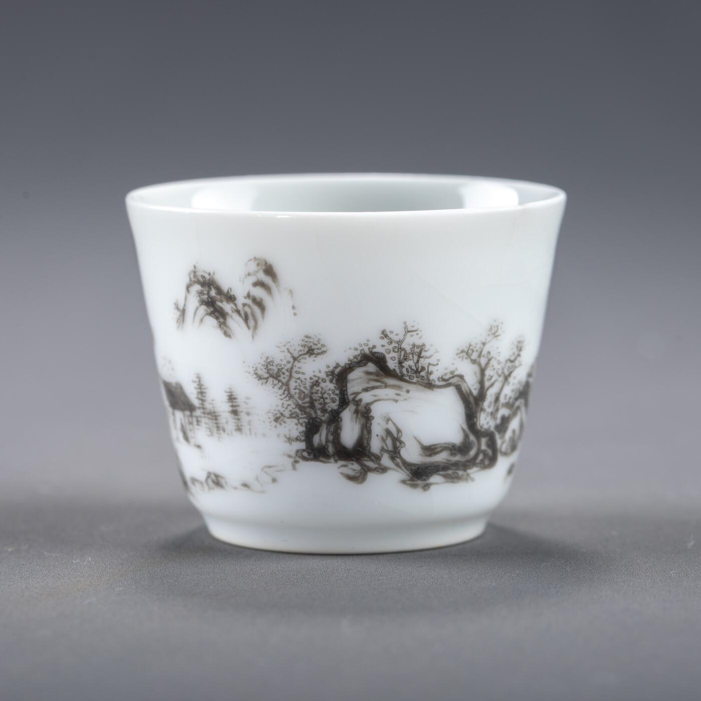 日本大阪雅和auction 2025金秋競賣會第一期 清雍正 墨彩山水杯 尺寸:D:5 H:4cm 備註:盒付