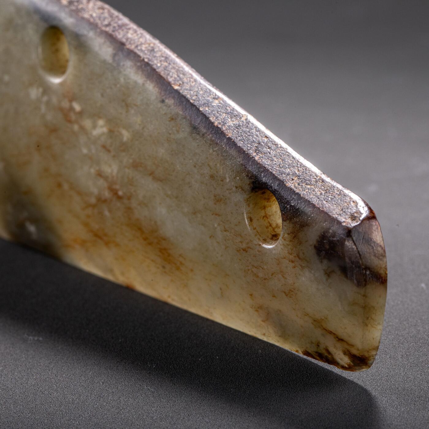 日本大阪雅和auction 2025金秋競賣會第一期 龍山文化三孔玉刀 尺寸:L:15cm