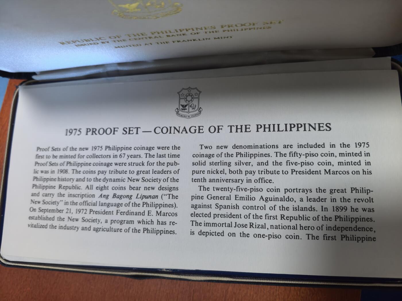 长老汇蛇年精选第七十场拍卖 1975菲律宾8枚精制币套币，盒证全，含高银50比索银币27.4克925银，和低银25比索银币25克500银，各1枚