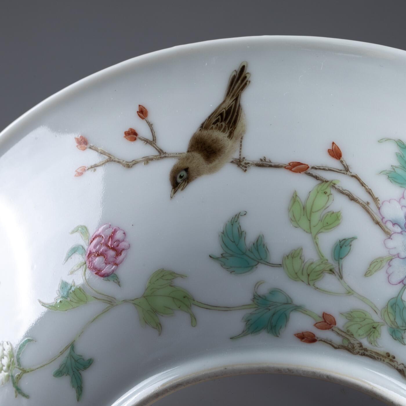 日本大阪雅和auction 2025金秋競賣會第一期 清乾隆 粉彩花鳥碗 一對 尺寸:D:18.5 H:5 x2cm