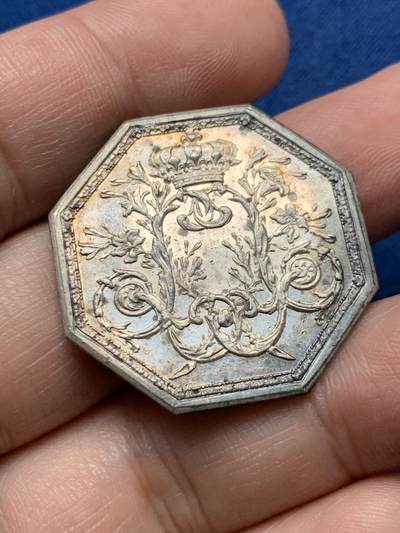 《竞宝斋》第435场 周日，周一2场连拍 （全场包邮） - 法国17XX年路易十六皇家宝藏八角银章，原铸无边铭，31.6mm，12.3克