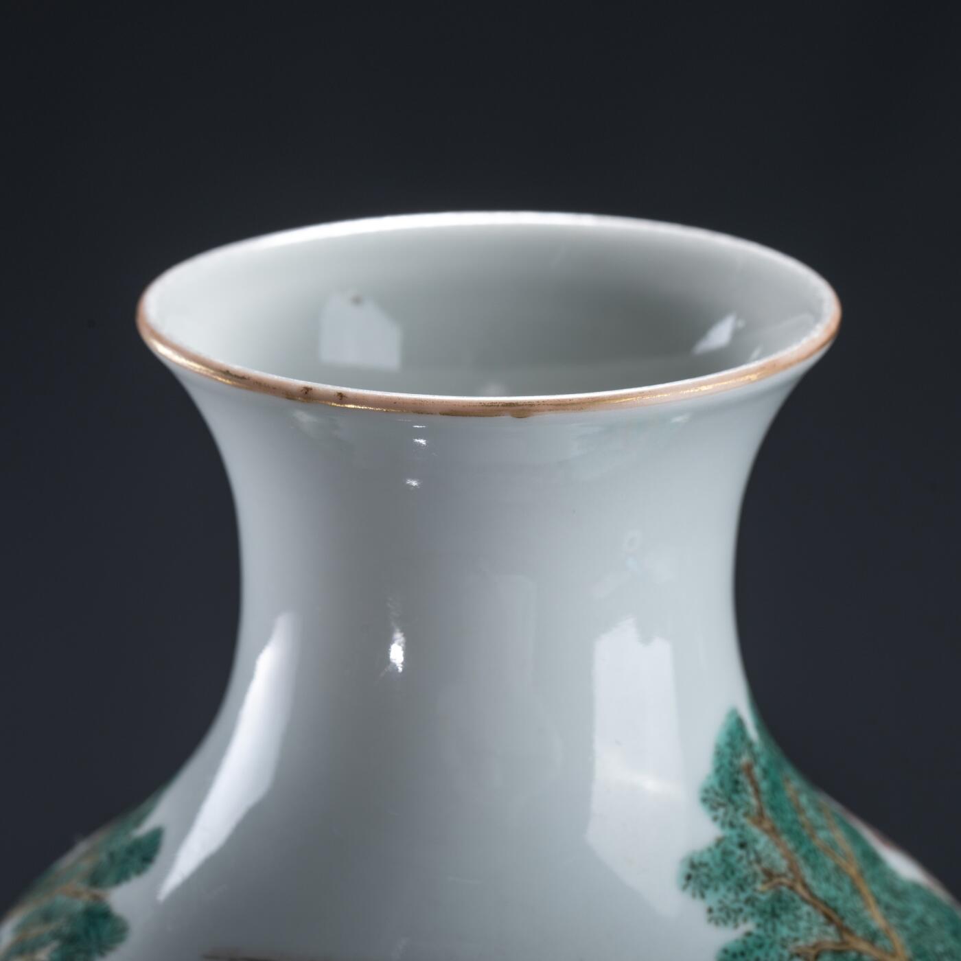 日本大阪雅和auction 2025金秋競賣會第一期 清嘉慶 粉彩戲嬰圖花入 尺寸:W:13 H:27cm 備註:木箱