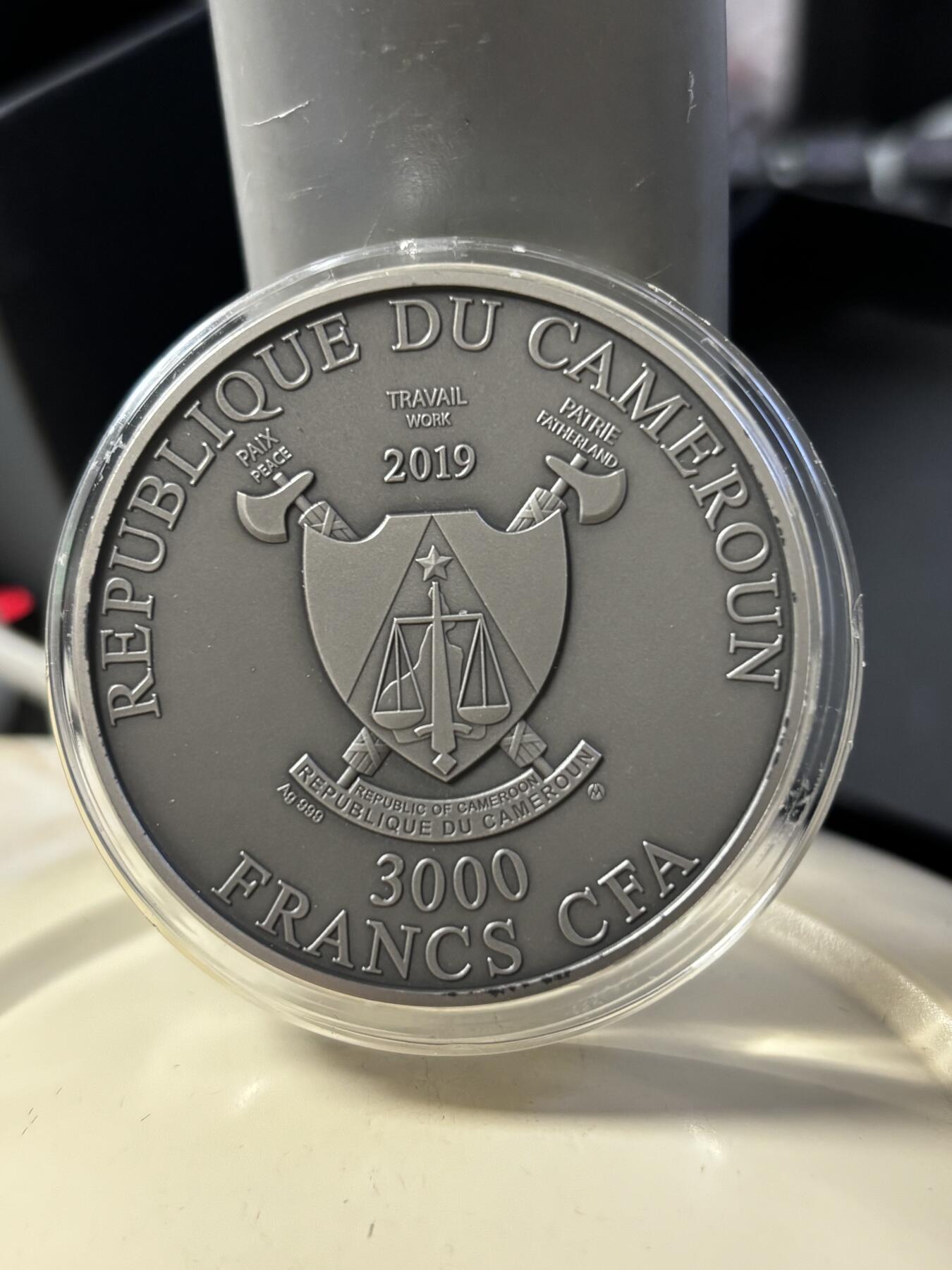 第181期拍卖 喀麦隆2019年蛇发女妖美杜莎3盎司高浮雕镶钻银币,999银，发行量250枚