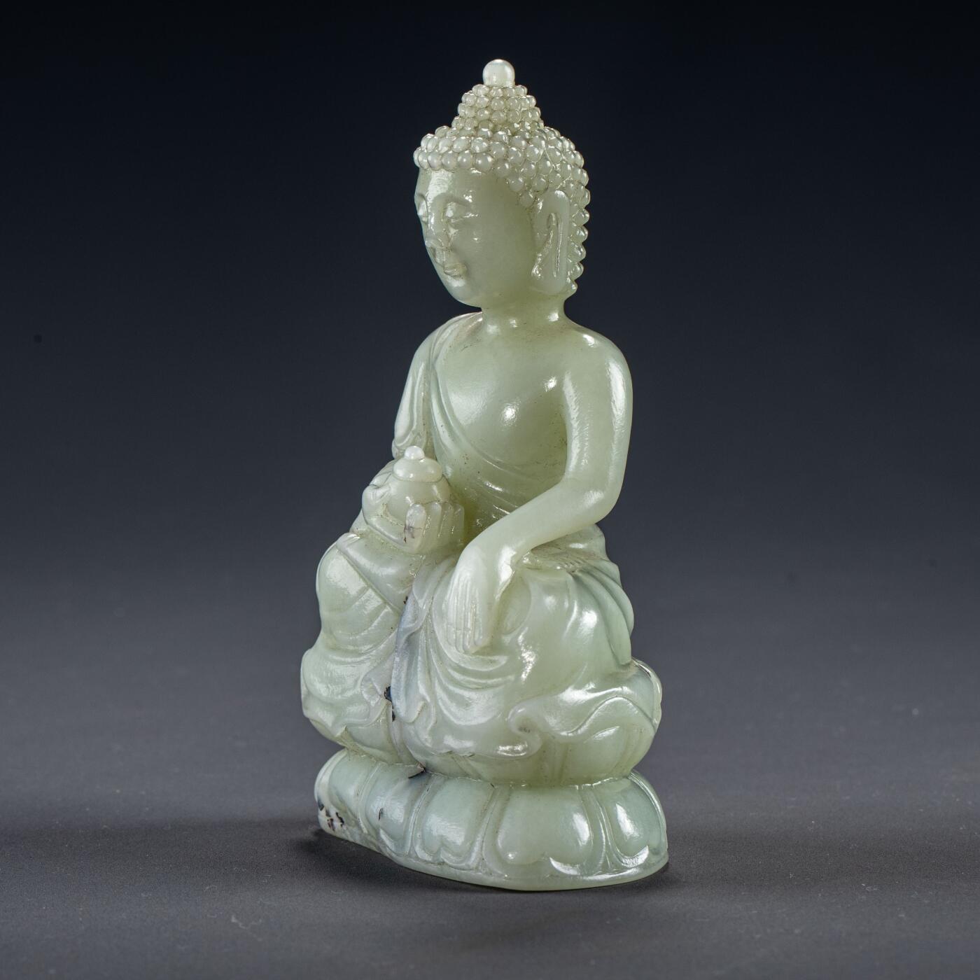 日本大阪雅和auction 2025金秋競賣會第一期 清 白玉釋迦摩尼坐像 尺寸:W:7 H:12.5cm 備註:盒付