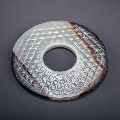 日本大阪雅和auction 2025金秋競賣會第一期 - 漢 蒲紋玉璧 尺寸:D:11.8cm 備註:盒付