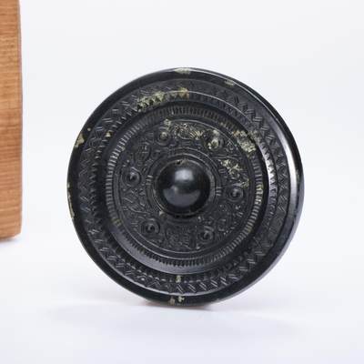 日本大阪雅和auction 2025金秋競賣會第一期 - 漢 六乳禽鳥鏡 尺寸:D:9.5 H:0.5cm 備註:木箱