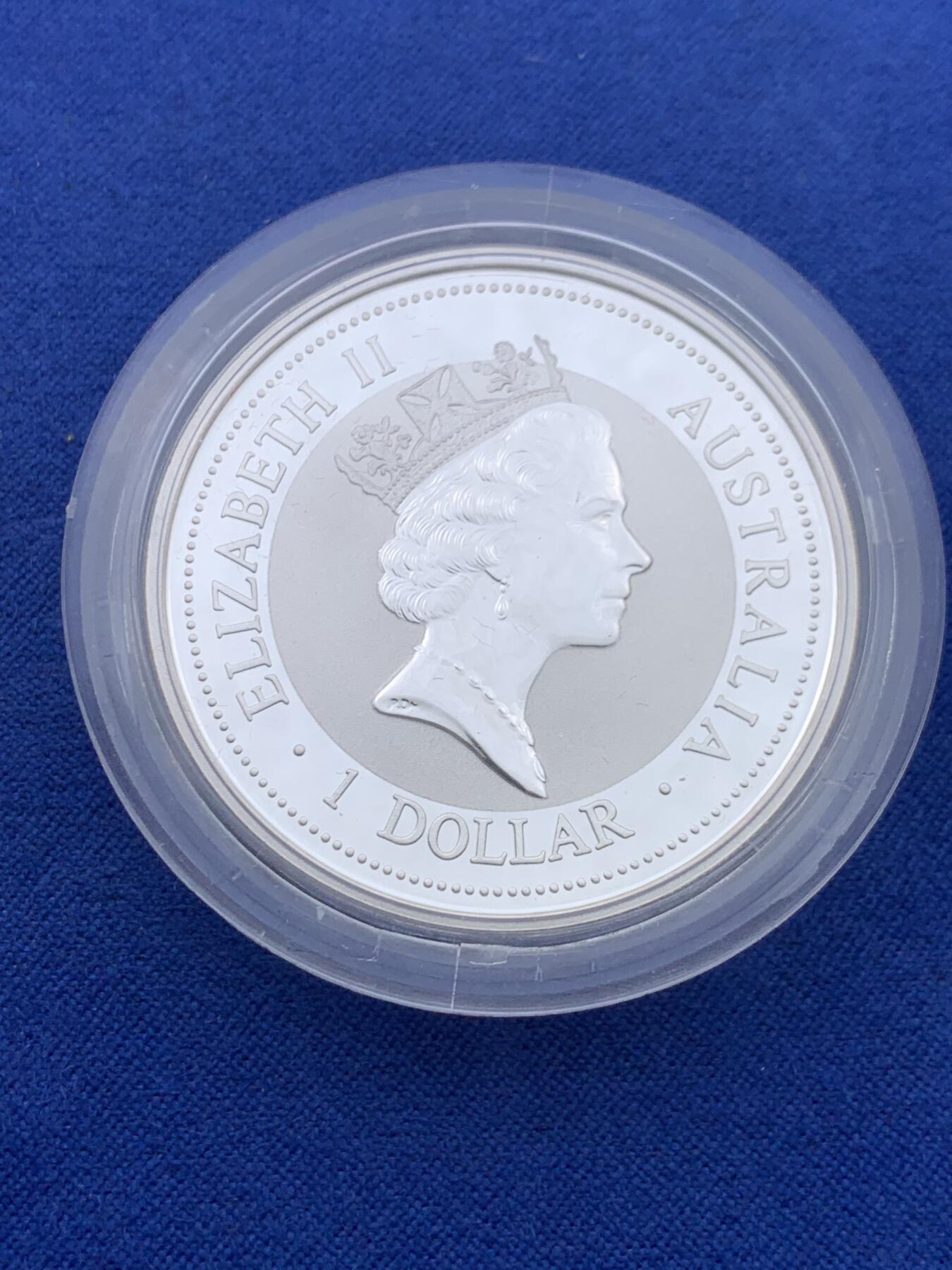 《竞宝斋》第435场 周日，周一2场连拍 （全场包邮） 澳大利亚 1997年 笑翠鸟 熊猫镶嵌银币 含纯银1盎司999银，镶嵌部分重约0.5克黄金，发行1.5万枚，为上海国际钱币展而发行，细节见图。