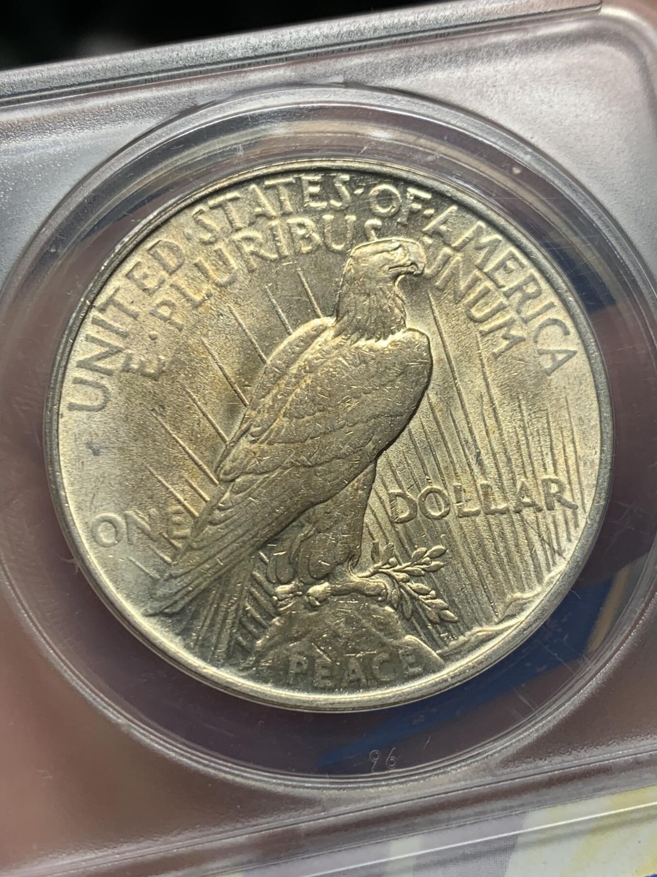 《竞宝斋》第435场 周日，周一2场连拍 （全场包邮） ANACS AU58 小黄盒 1922年美国和平银币，两面带着黄油光，实物不错。