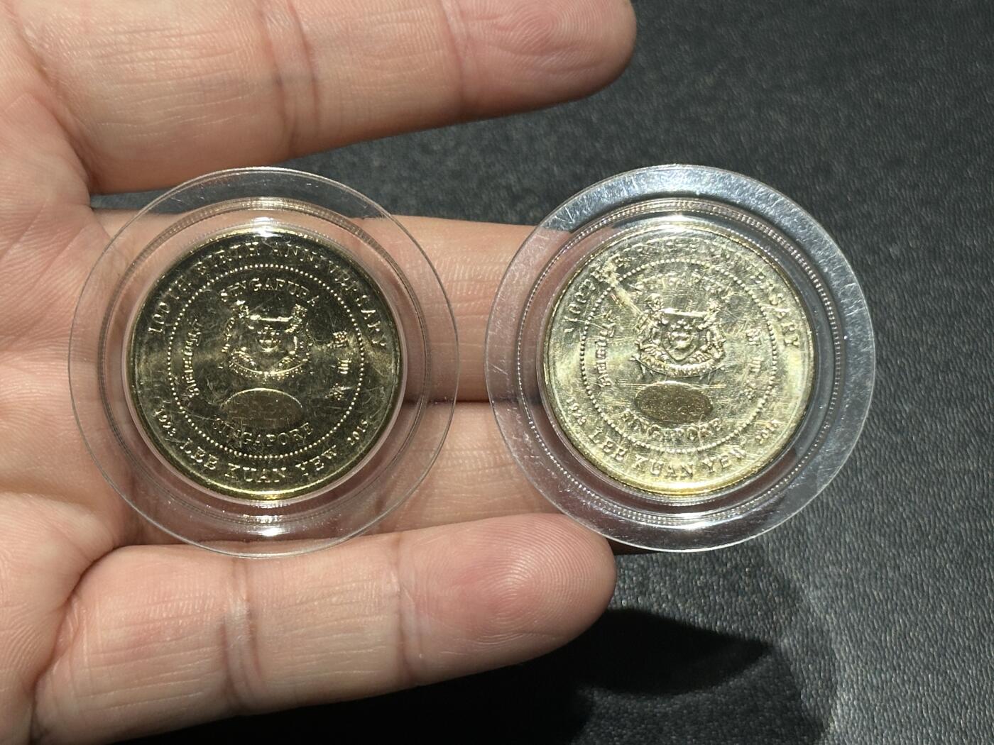 《外钞收藏家》第五百八十一期（畅拍场）（本平台长期征集拍品、欢迎藏友们联系合作） 2023年新加坡国父李光耀诞辰百年10元纪念币 2枚一起