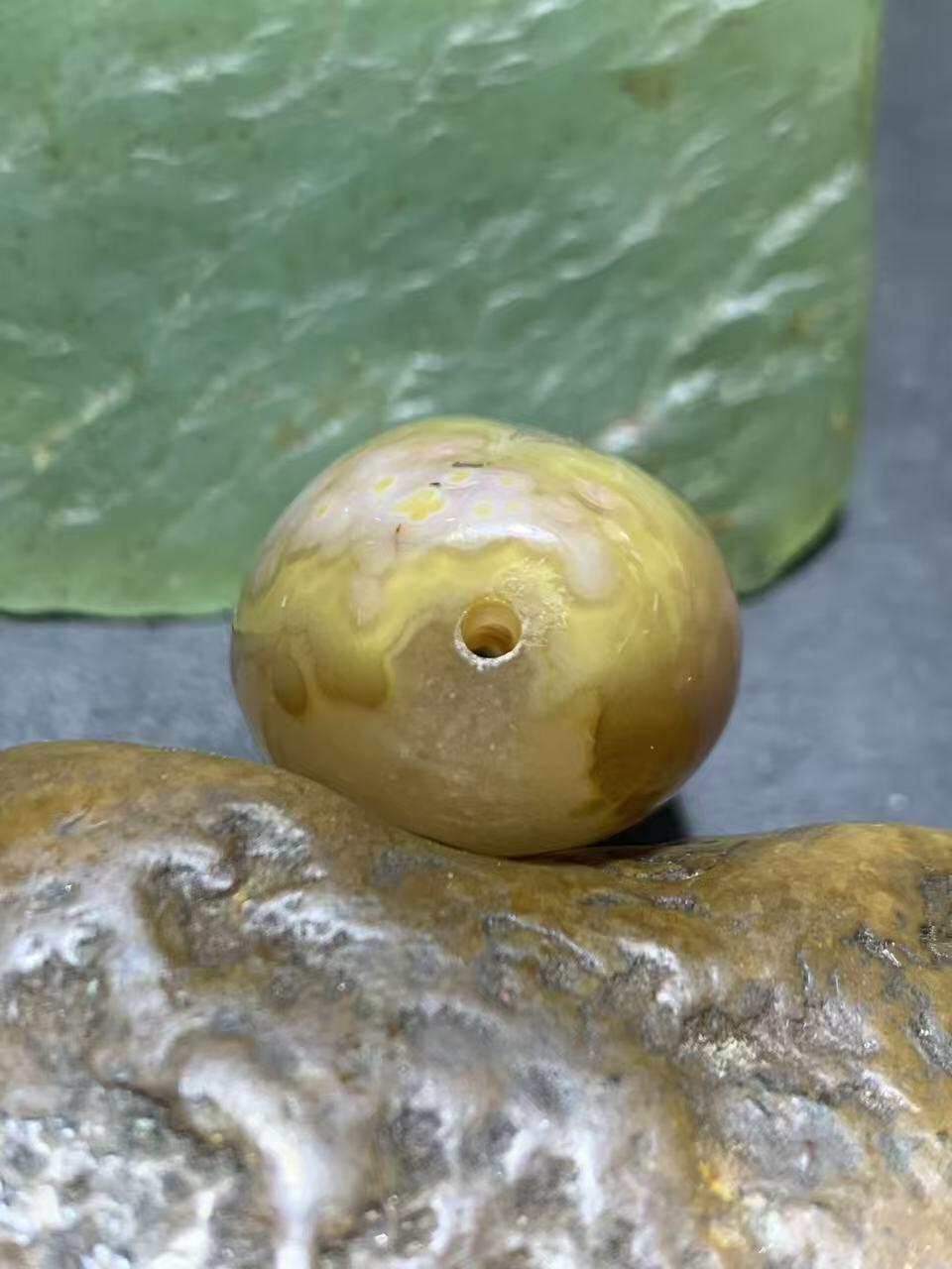 精美冰飘天眼纹战国红玛瑙随形勒子一颗！