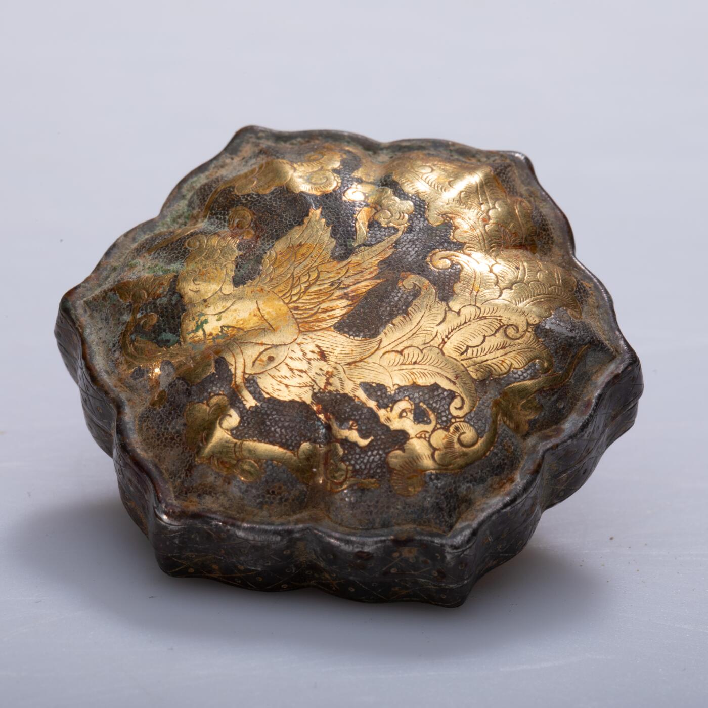 日本大阪雅和auction 2025金秋競賣會第一期 唐 鎏金六角粉盒 尺寸:W:4.5 H:2cm