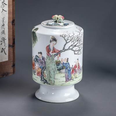 日本大阪雅和auction 2025金秋競賣會第一期 - 洪憲年製 粉彩人物故事紋茶葉罐 尺寸:W:11.5 H:19cm 備註:木箱