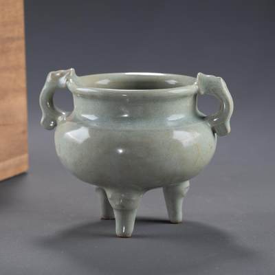 日本大阪雅和auction 2025金秋競賣會第一期 - 南宋 龍泉窯三足獸香爐 尺寸:D:11 H:8.5cm 備註:木箱