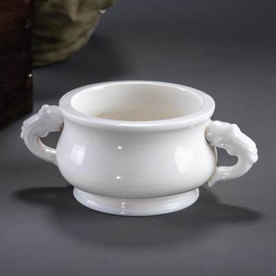 日本大阪雅和auction 2025金秋競賣會第一期 - 德化窯雙耳香爐 尺寸:W:12 H:5cm 備註:木箱