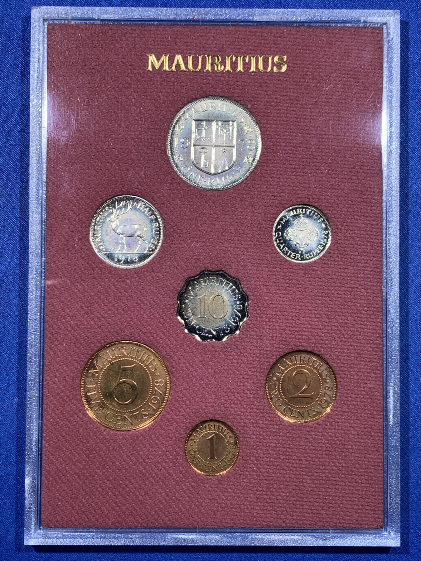 《竞宝斋》第435场 周日，周一2场连拍 （全场包邮） 毛里求斯1978年精制套币，原厂包装全套7枚，延续了20世纪上半叶的经典设计，兼具历史厚重感和现代感，深打镜面带彩包浆
