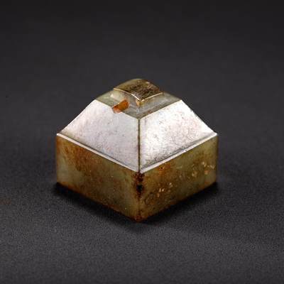 日本大阪雅和auction 2025金秋競賣會第一期 - 漢 倒鬥玉印 尺寸:L:2 W:2 H:1.7cm