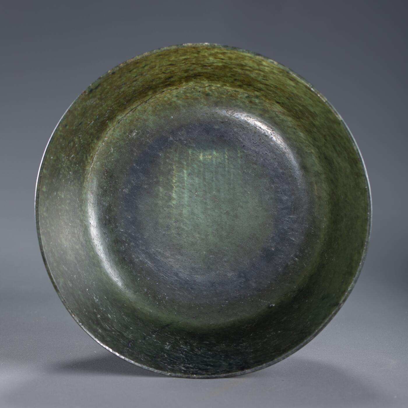 日本大阪雅和auction 2025金秋競賣會第一期 清 墨玉碗 尺寸:D:18 H:5.5
底座D:16 H:7cm 備註:木箱,底座