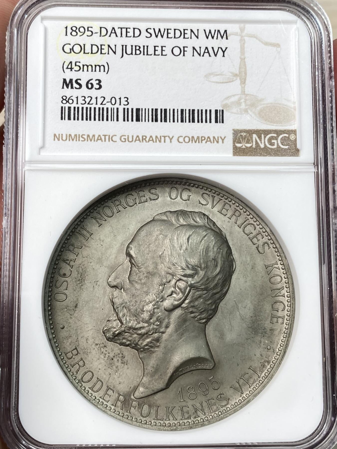 万国钱币拍卖第054期 NGC MS63 1895年挪威国王奥斯卡二世被任命为海军少将50周年纪念镀银章 挪威三帆战船刻画极其精细 波涛汹涌海浪精工细刻 罕见北欧官方发行45MM厚重大规格
