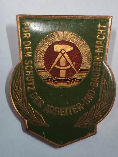 韵星假日拍卖第三十期 -- Rimey Holidays Auction 30 - 民主德国内务部武装力量人民警察证章