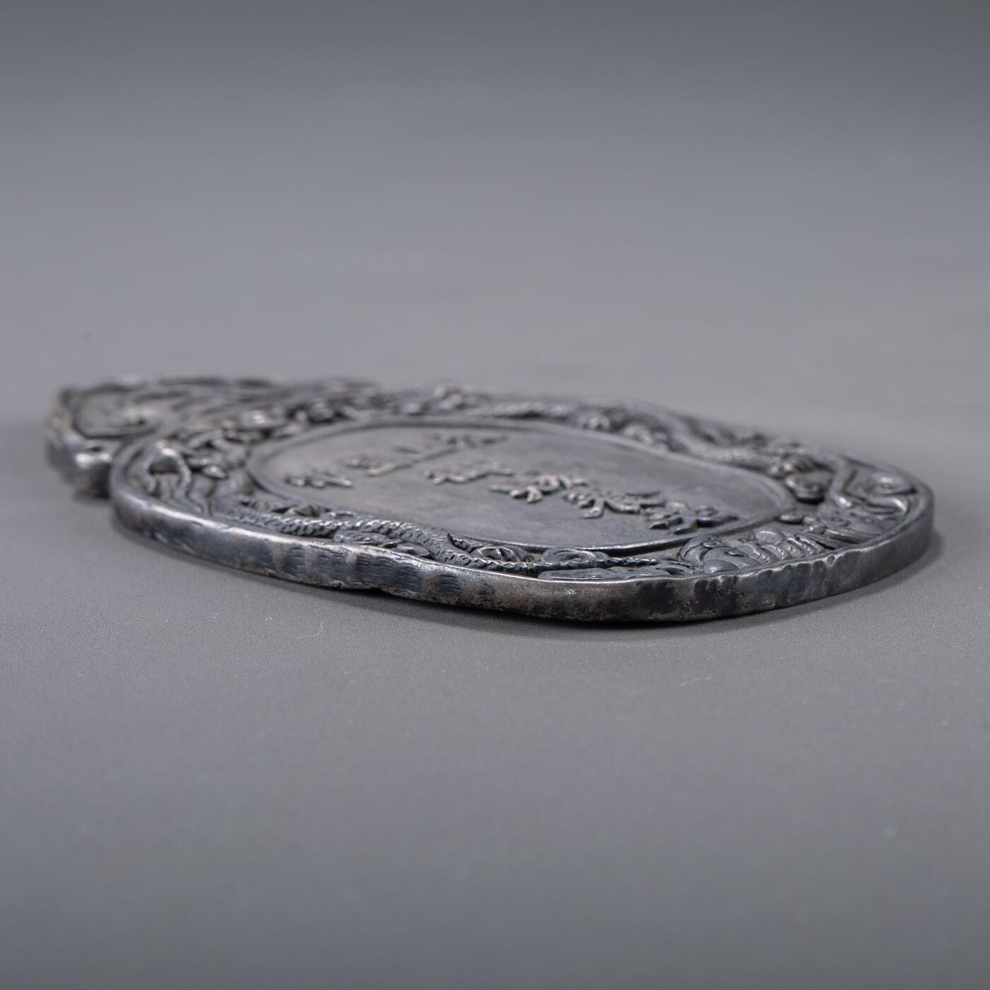 日本大阪雅和auction 2025金秋競賣會第一期 清 太上皇帝御賜養老牌 尺寸:L:14 W:8.5cm 備註:盒付