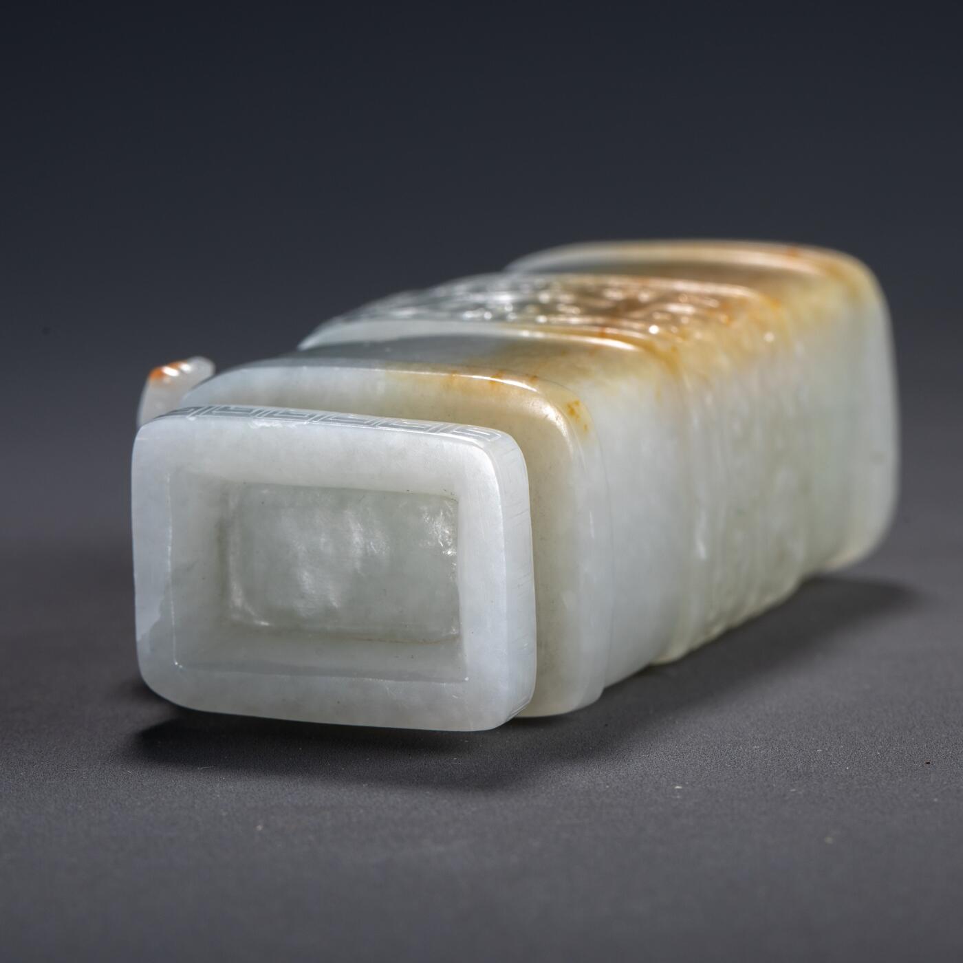 日本大阪雅和auction 2025金秋競賣會第一期 清 白玉龍紋梔杯 尺寸:W:5.5 H:9.5cm 備註:盒付