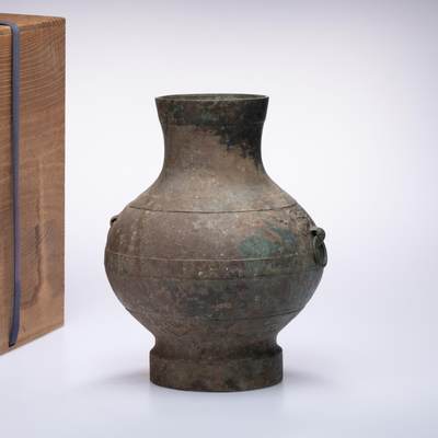 日本大阪雅和auction 2025金秋競賣會第一期 - 漢 青銅鋪首壺 尺寸:W:22 H:30cm 備註:木箱