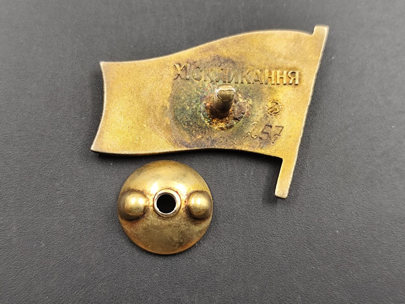 11月徽章新货项目 接下来都是精品场 欢迎关注 苏联乌克兰代表大会银质证章